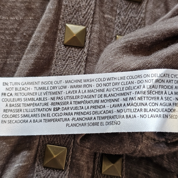 Women's Ariat Long Sleve Top With Brass Studs Accenting the Sleeves. XL - Picture 11 of 12